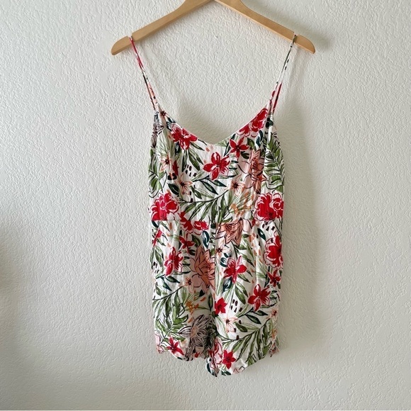 Women's Lush Tropical Print Romper - Picture 1 of 3